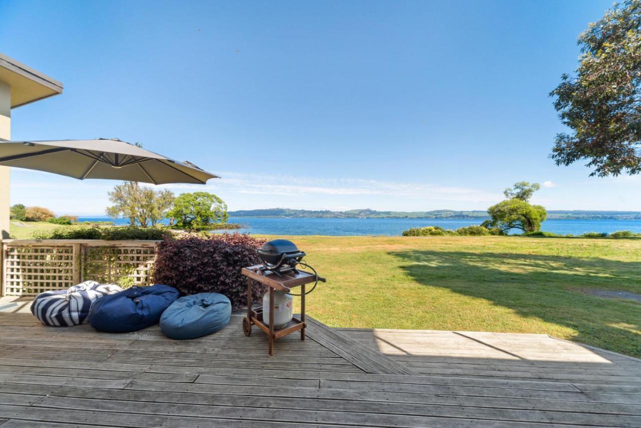 Lakeside Vistas Magic - Rainbow Point Home タウポ エクステリア 写真